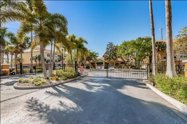 Building Photo - Stunning 1-Bedroom Condo in Seminole – Jus...