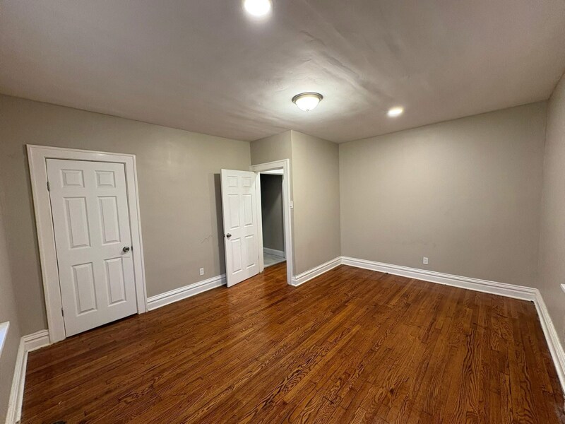 Building Photo - 1637 McLaran Ave