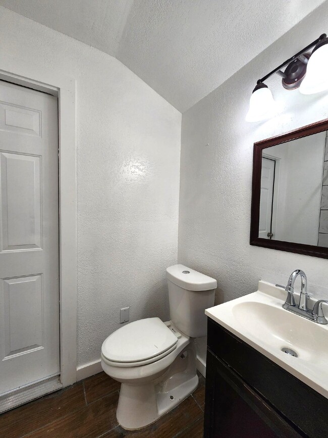 Building Photo - Updated 1-Bedroom Home with Spacious Yard ...