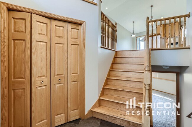 Building Photo - 783 Harrison Dr