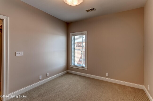 Building Photo - 9412 Norton Commons Blvd