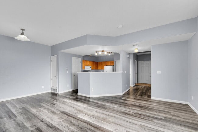 Building Photo - $1,975.00 - 2 Bedrooms, 2.5 Bathrooms, Tow...
