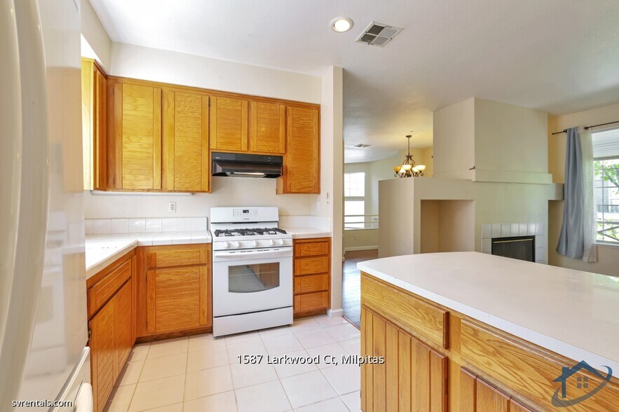 Building Photo - 1587 Larkwood Ct