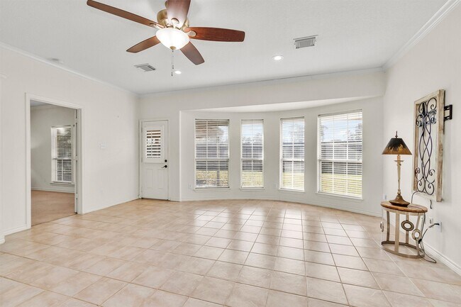 Building Photo - 147 April Waters Dr W