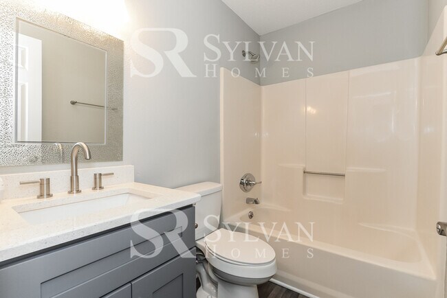 Building Photo - Lovely 3BR 1BA Home