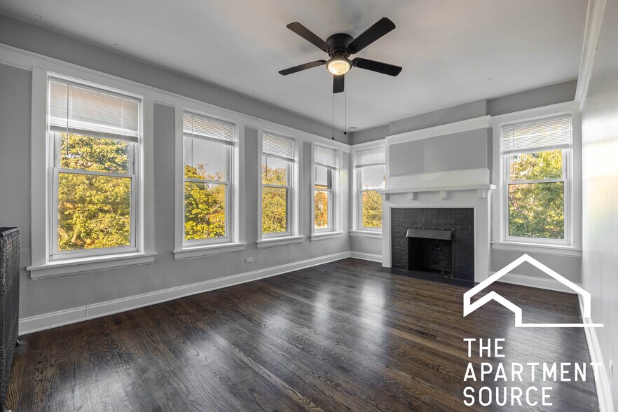 Primary Photo - 6259 N Lakewood Ave