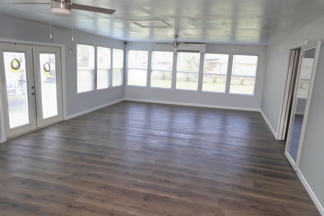 Building Photo - 8443 Sandalwood Dr W