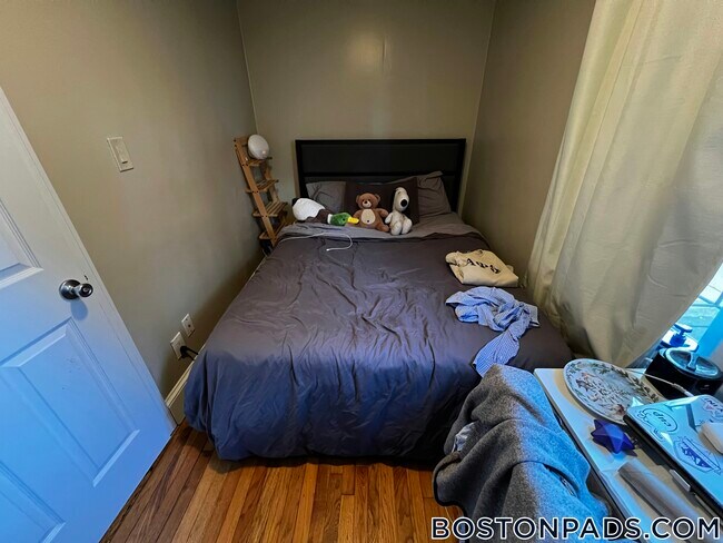 Building Photo - 12 Shepherd Ave