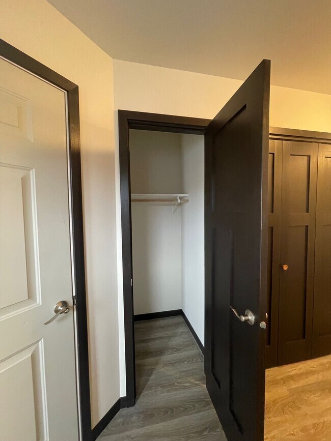 Building Photo - 995 Morning Star Ln