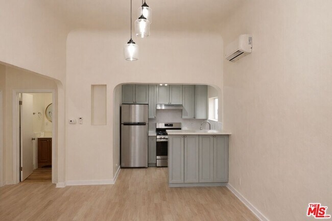 Building Photo - 2461 Workman St