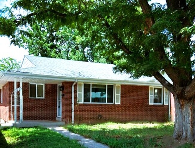 Primary Photo - 2 Bedroom 2 Bathroom House AVAILABLE Jan 1...