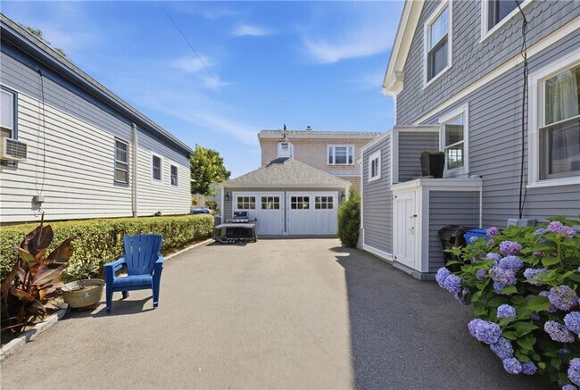 Building Photo - 40 W Narragansett Ave