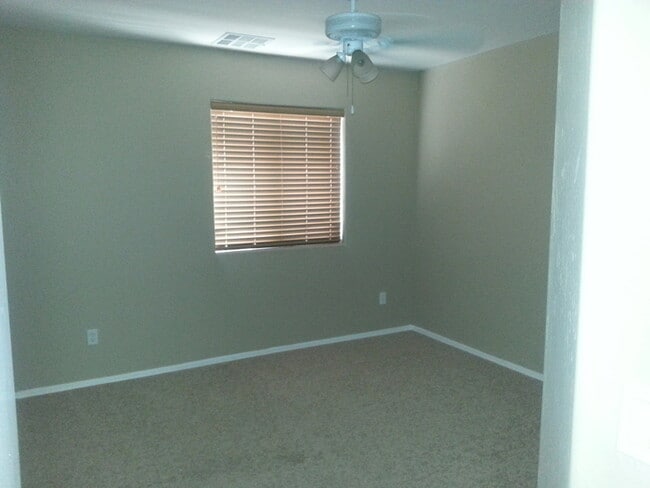 Building Photo - Rare 6 Bed, 3.5 Bath Home in San Tan Valley