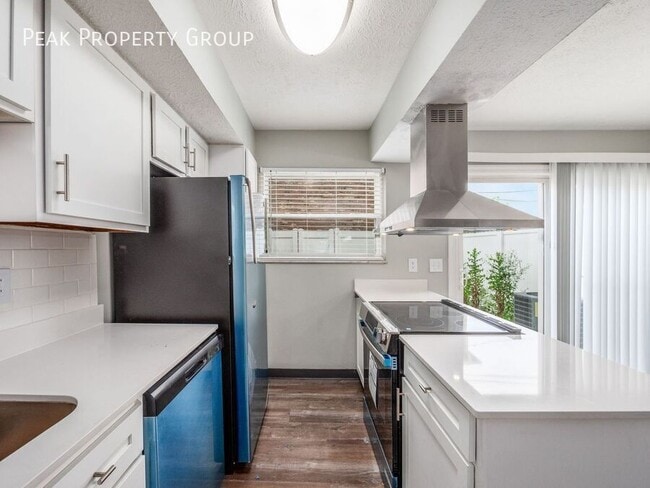 Building Photo - 1022 Folkestone Rd