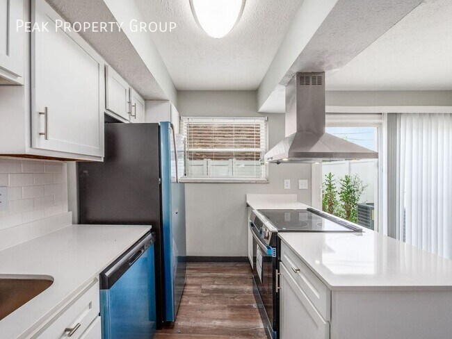 Building Photo - 1056 Westborough Dr N