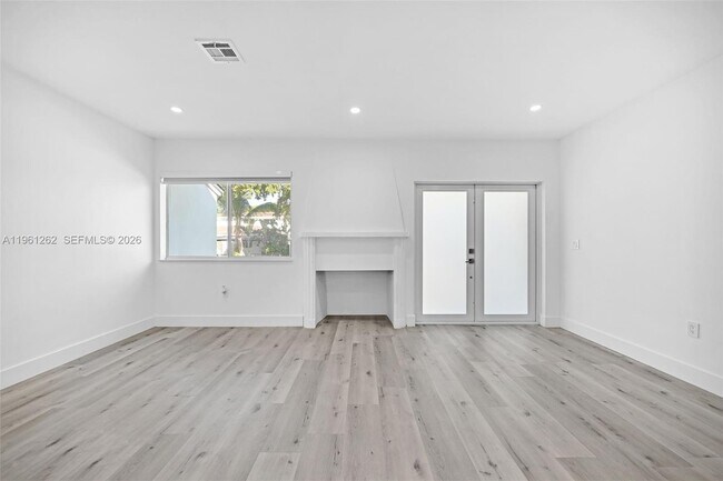 Building Photo - 876 NE 81st St