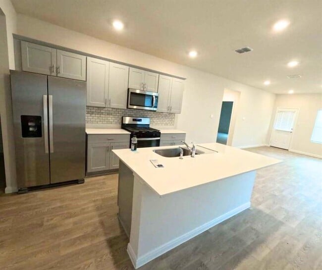 Building Photo - 424 NEW ALBANY Ln