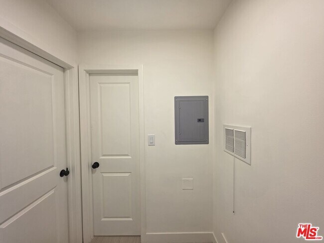 Building Photo - 1411 Innes Pl
