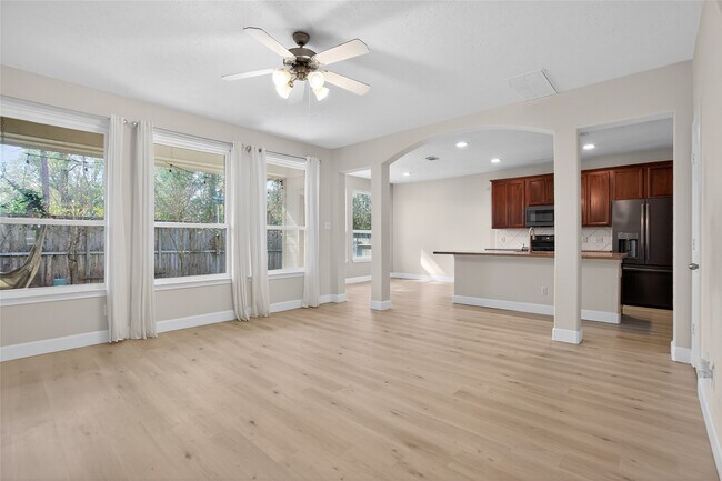 Building Photo - 126 Silver Penny Dr