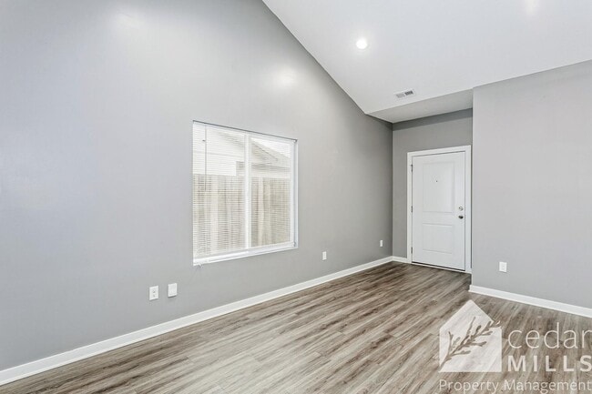 Building Photo - Maize 3 bed 2 bath!