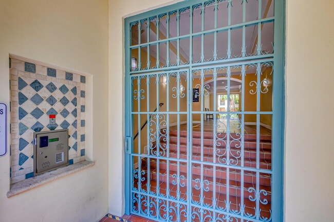 Building Photo - 630 S Sapodilla Ave