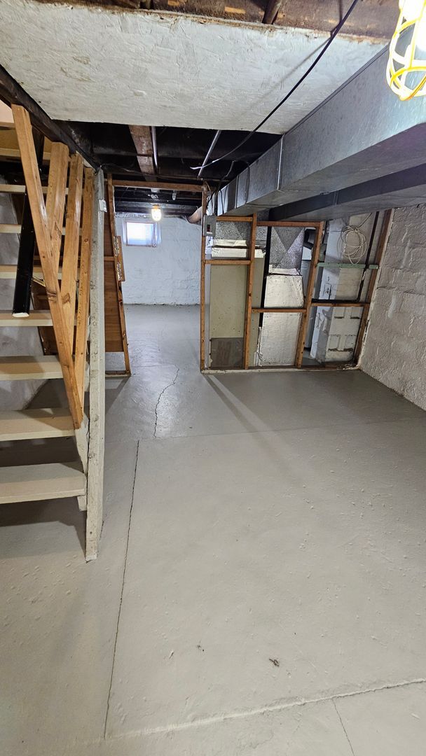 Building Photo - 3 Bedroom Duplex