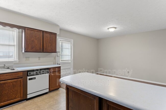 Building Photo - 1932 Mint Julep Ln