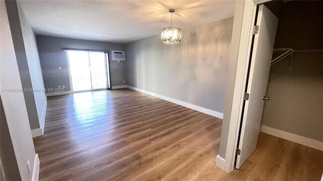 Building Photo - 200 S Birch Rd