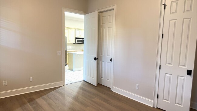 Building Photo - Newly Remodeled Home- Mid-Island Hilton Head