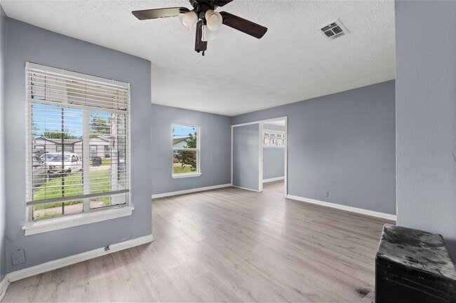 Building Photo - 209 Hyta St