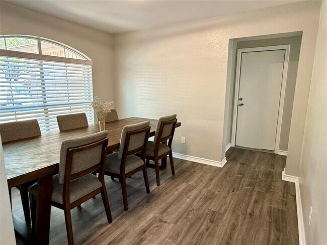 Building Photo - 1002 Port Daniel Dr