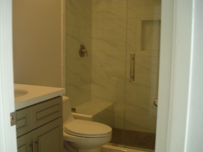 Building Photo - OCEAN VIEW 2 BDRM 2 BA CONDO FOR LEASE