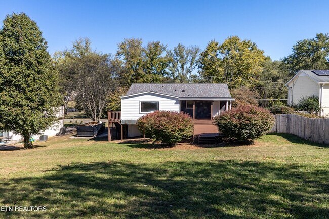 Building Photo - 1817 Sedgewick Dr