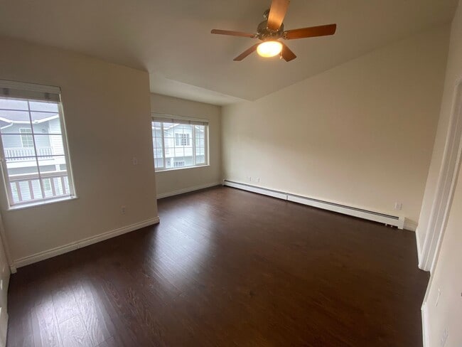 Building Photo - A beautifully maintained (2) bed, (1.5) ba...