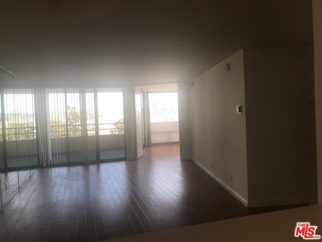 Building Photo - 4314 Marina City Dr