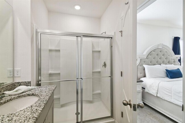 Building Photo - 7704 Oakmoss Loop