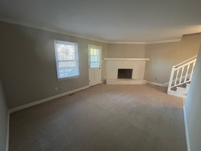 Building Photo - 2 Bed | 2.5 Bath Townhome in Raleigh with ...