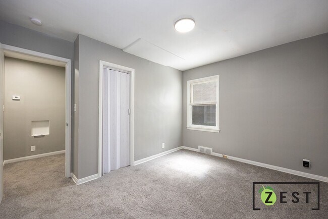 Building Photo - 5235 Chatsworth St