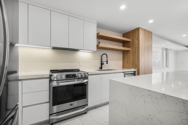 Building Photo - 545 S Fort Lauderdale Beach Blvd