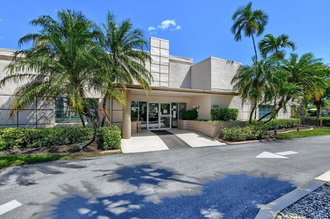 Building Photo - 18730 Stewart Cir