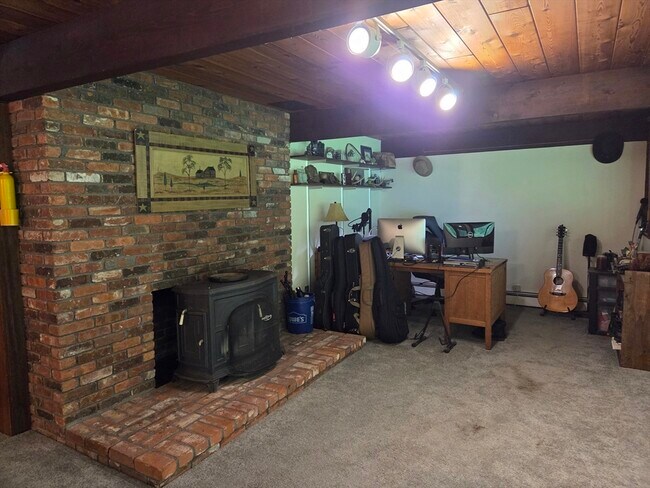 Building Photo - 60 Garnet Rock Ln