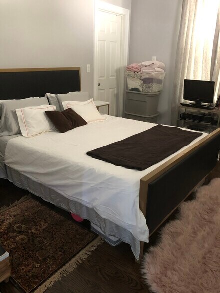 Building Photo - 224 Main St