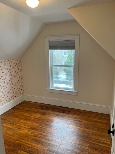 Building Photo - 16 Gordon St