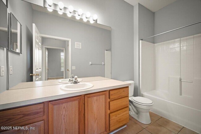 Building Photo - 7990 Baymeadows Cir E