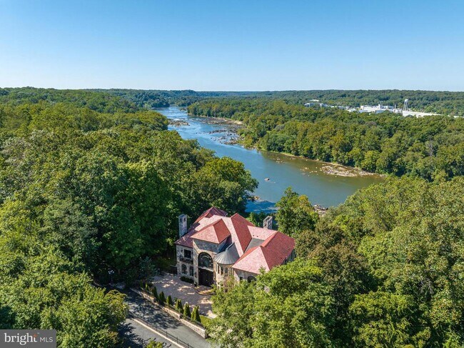 Building Photo - 612 Rivercrest Dr