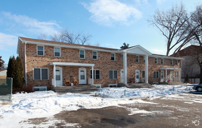 Primary Photo - Lincoln Manor Townhomes