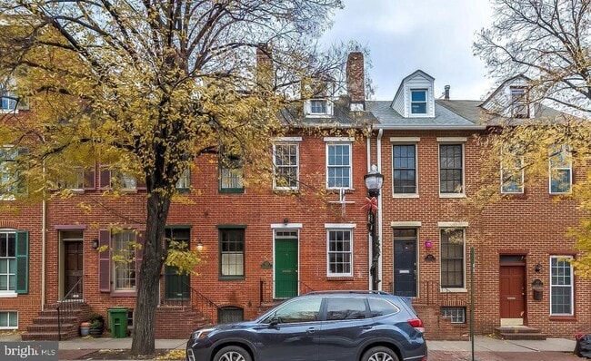 Building Photo - 825 S Charles St