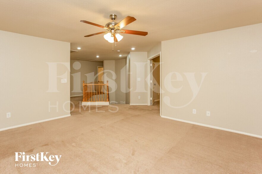 Building Photo - 9947 Pioneer Ave