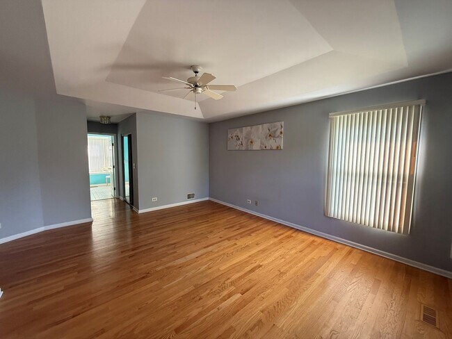 Building Photo - 1062 Dearborn Ln