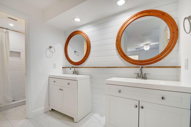 Building Photo - 12212 Sag Harbor Ct